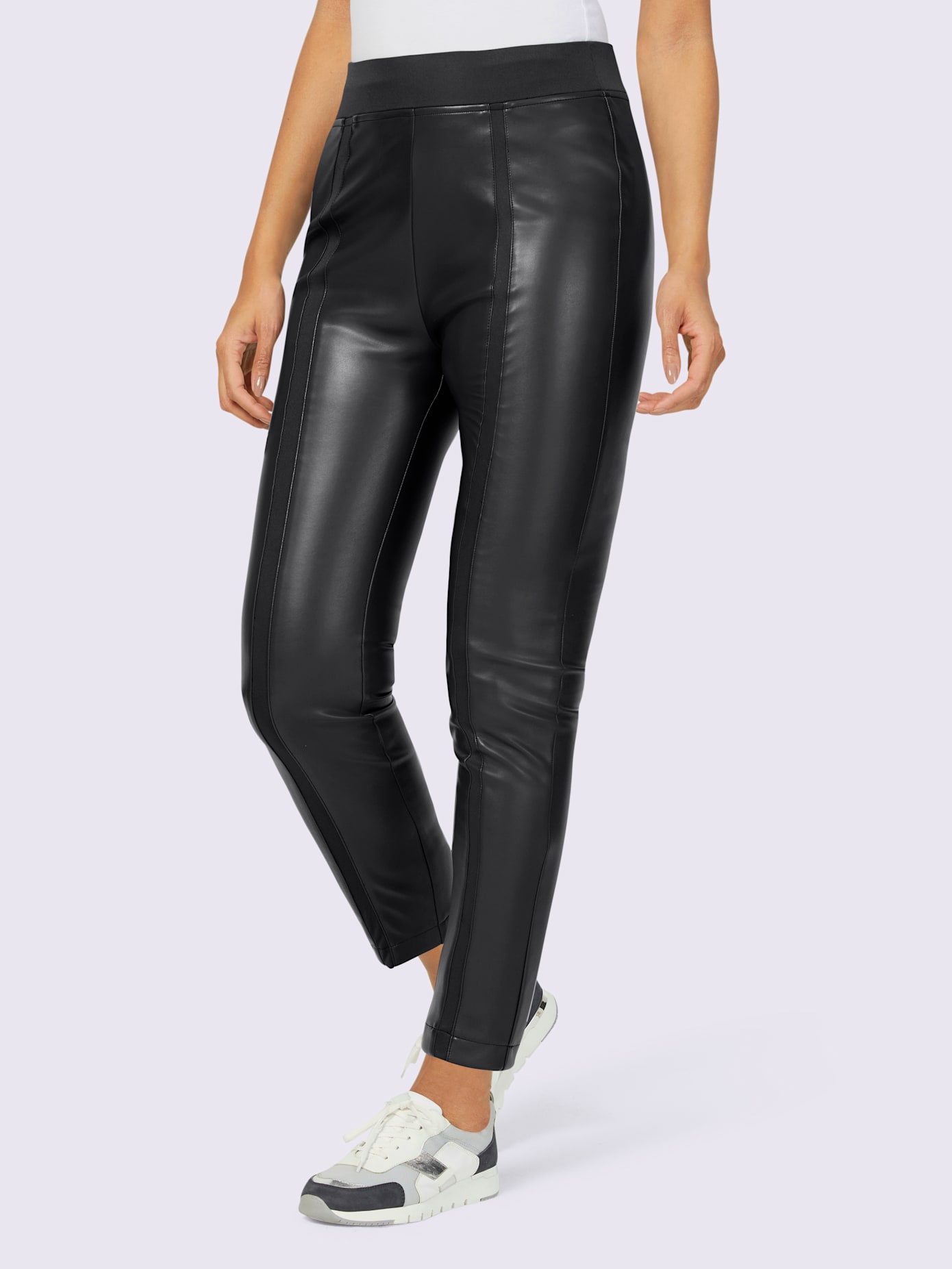Pantalon en imitation cuir matière synthétique facile à entretenir