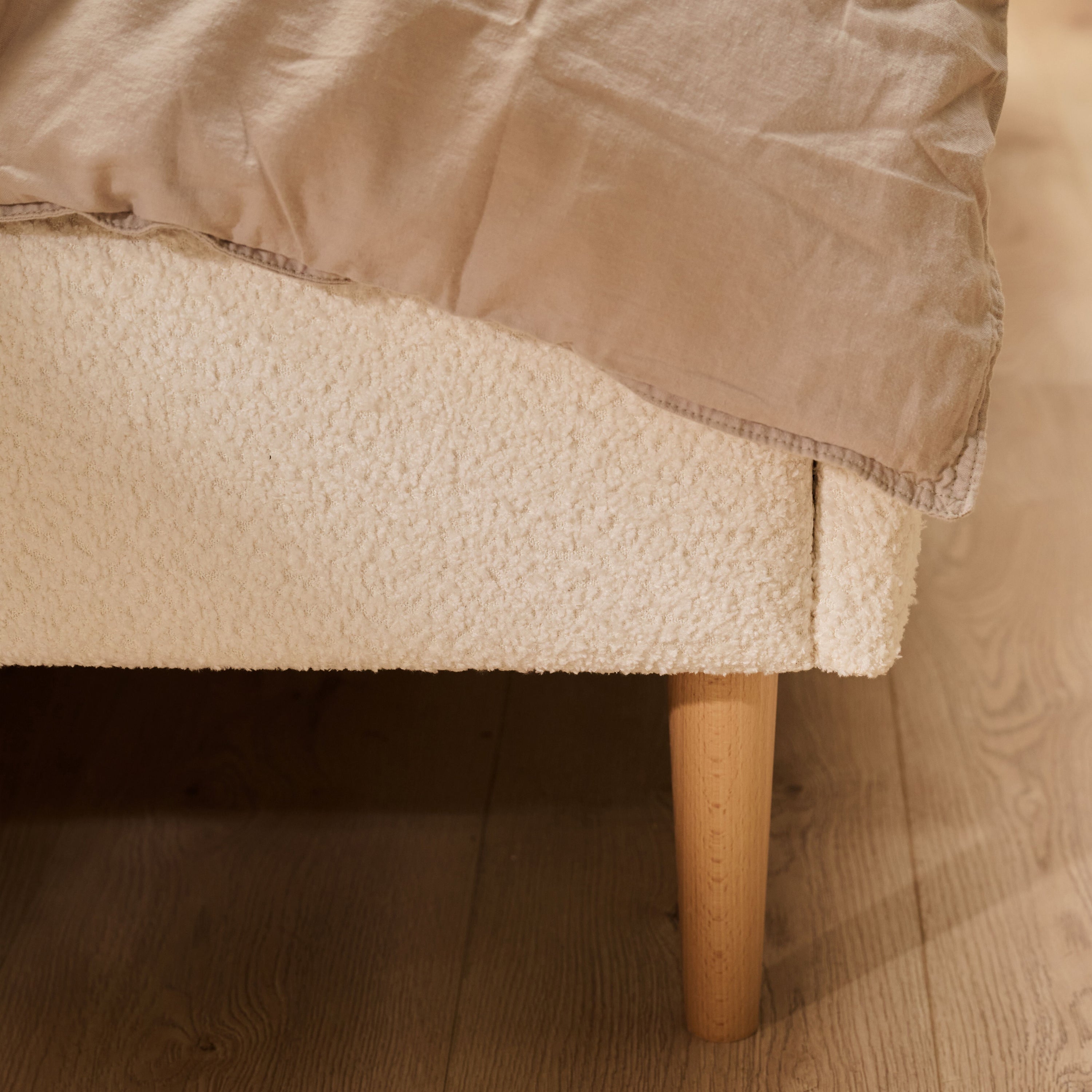 by fonQ Mara Bedframe 160 x 200 cm - Bouclé / Ivoor