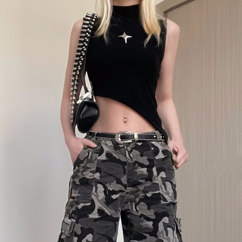 Genrovia - Mouwloze crop top met sterdetail en mock neck