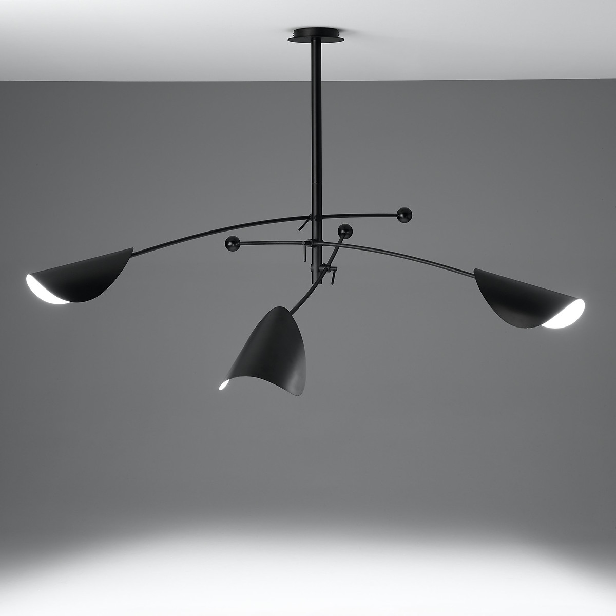 AM.PM<br>Luminária pendente com 3 braços ajustáveis, Funambule