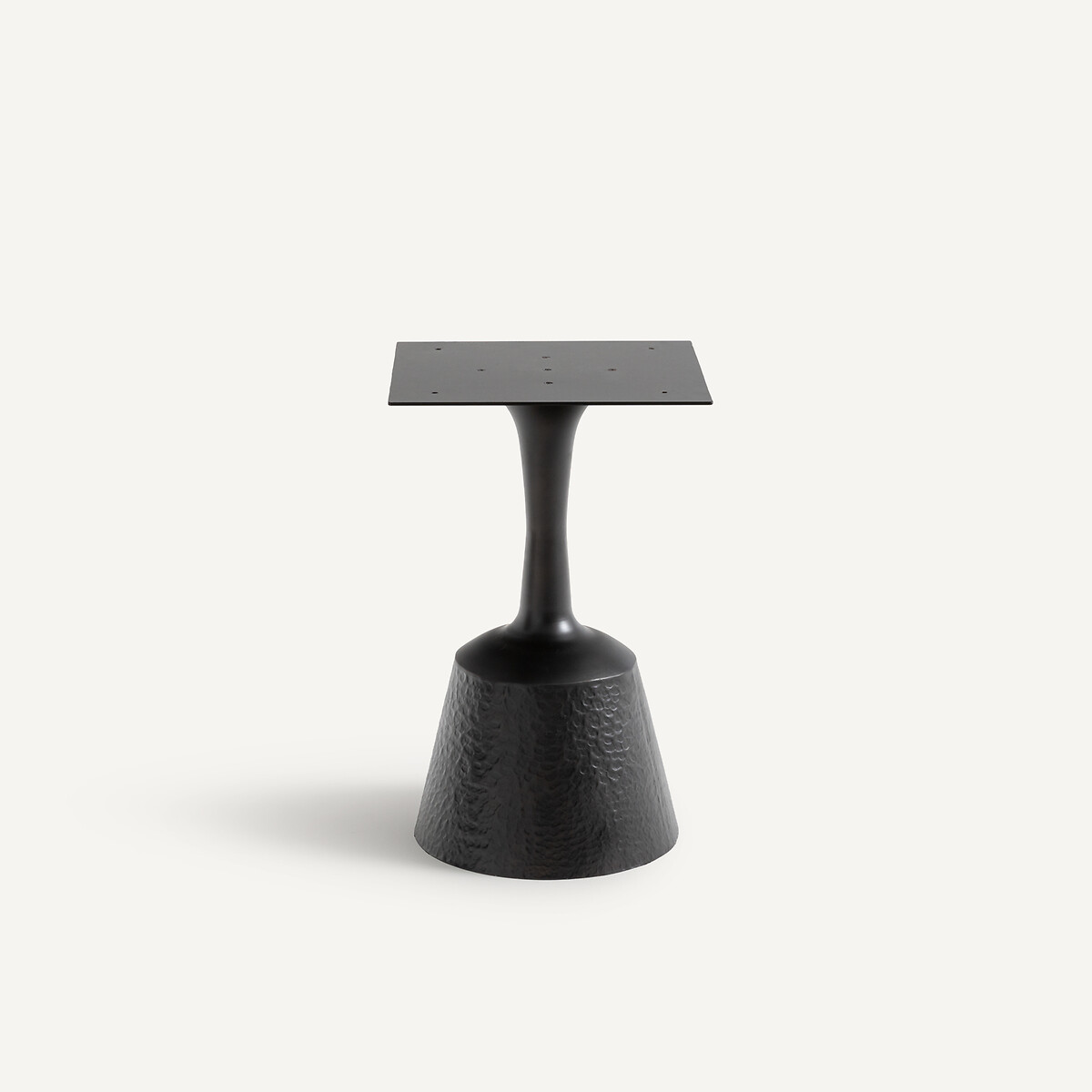 AM.PM<br>Base de mesa em ferro martelado, Leor