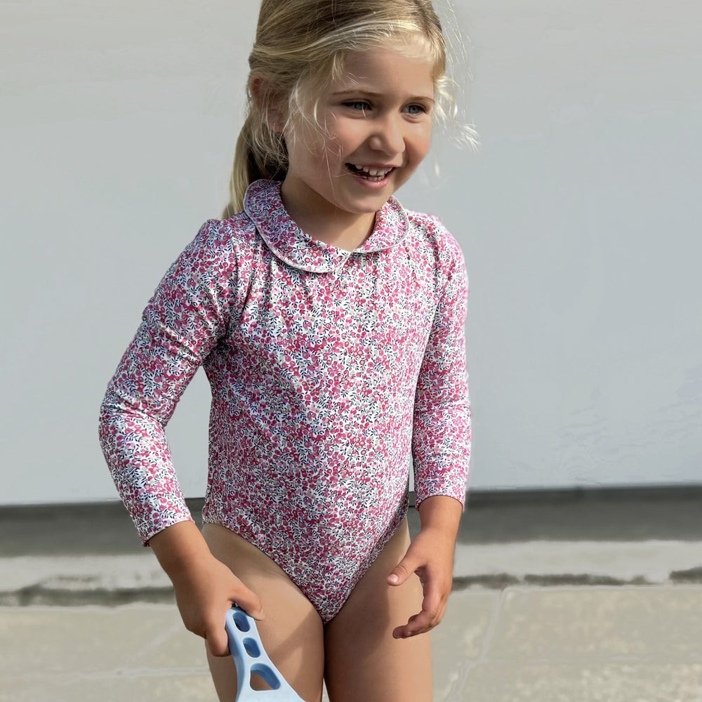 Køb Petit Crabe Wiltshire Bud Peeter Pan Krave Badedragt L/S - Med Liberty© Stof