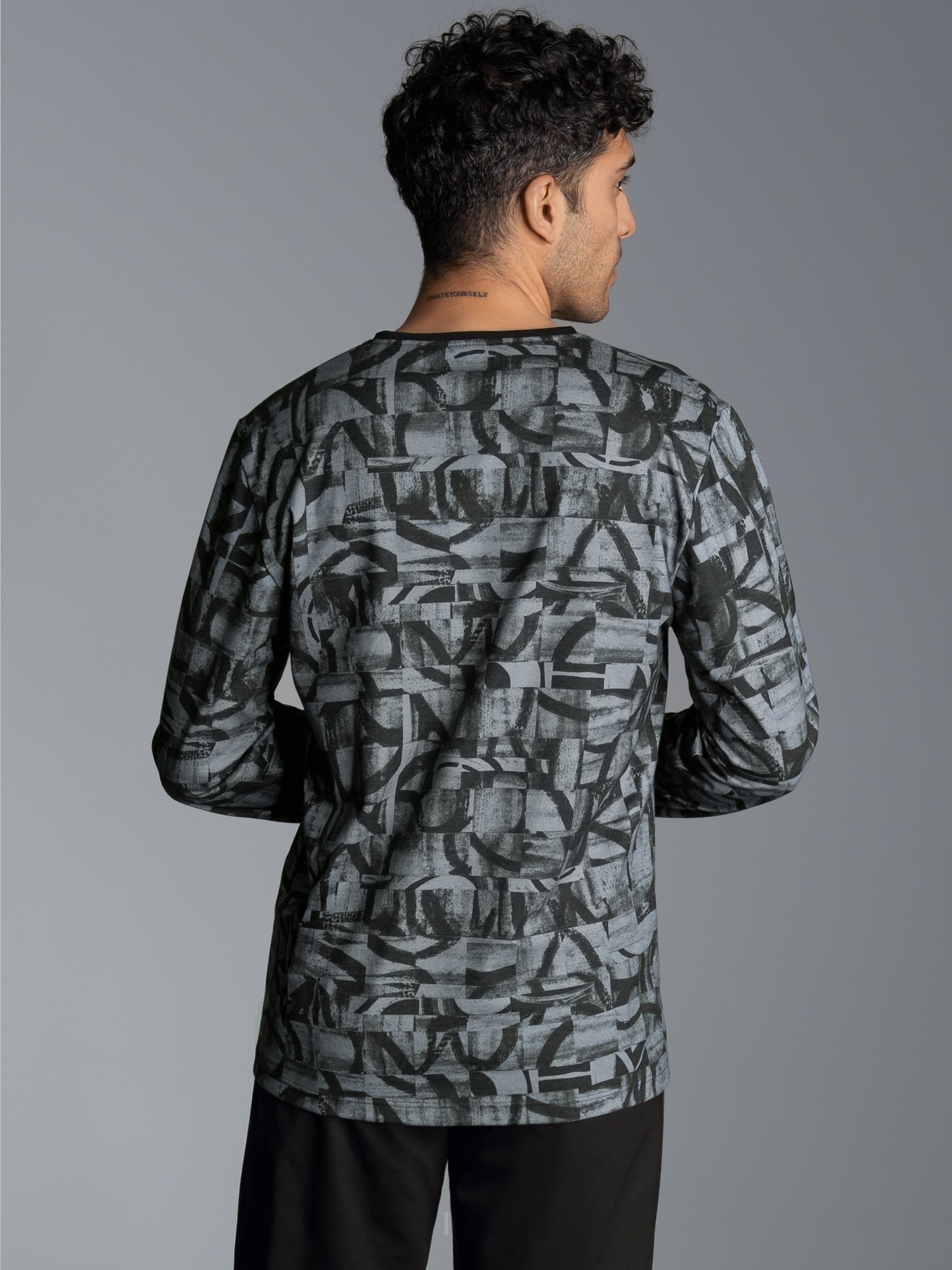 Pyjama-Oberteil mit kunstvollem Allover-Print Schwarz