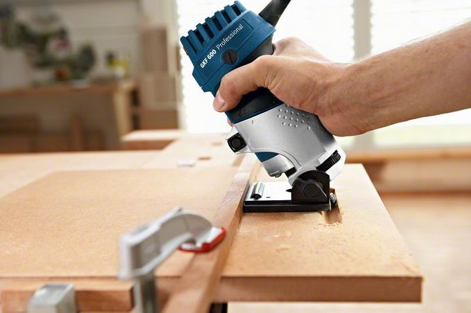 Bosch GKF 600 Kantenfreesmachine in Koffer - 060160A100