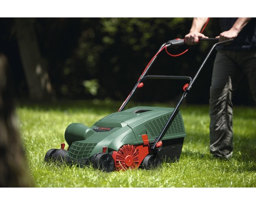 Bosch Universele Gazonhark 900 elektrische gazonbeluchter
