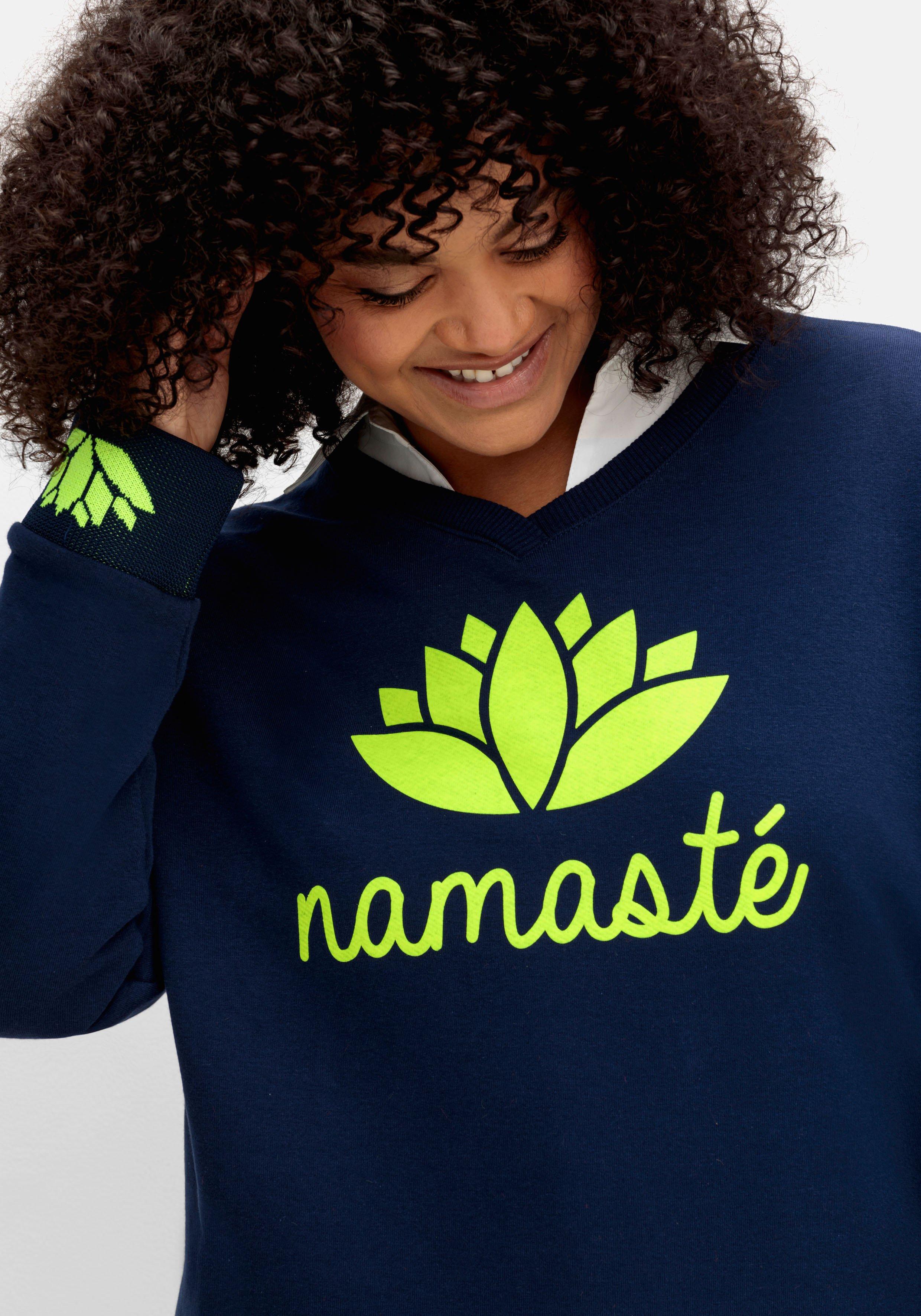 Sweatshirt mit V-Ausschnitt und Yoga-Frontdruck