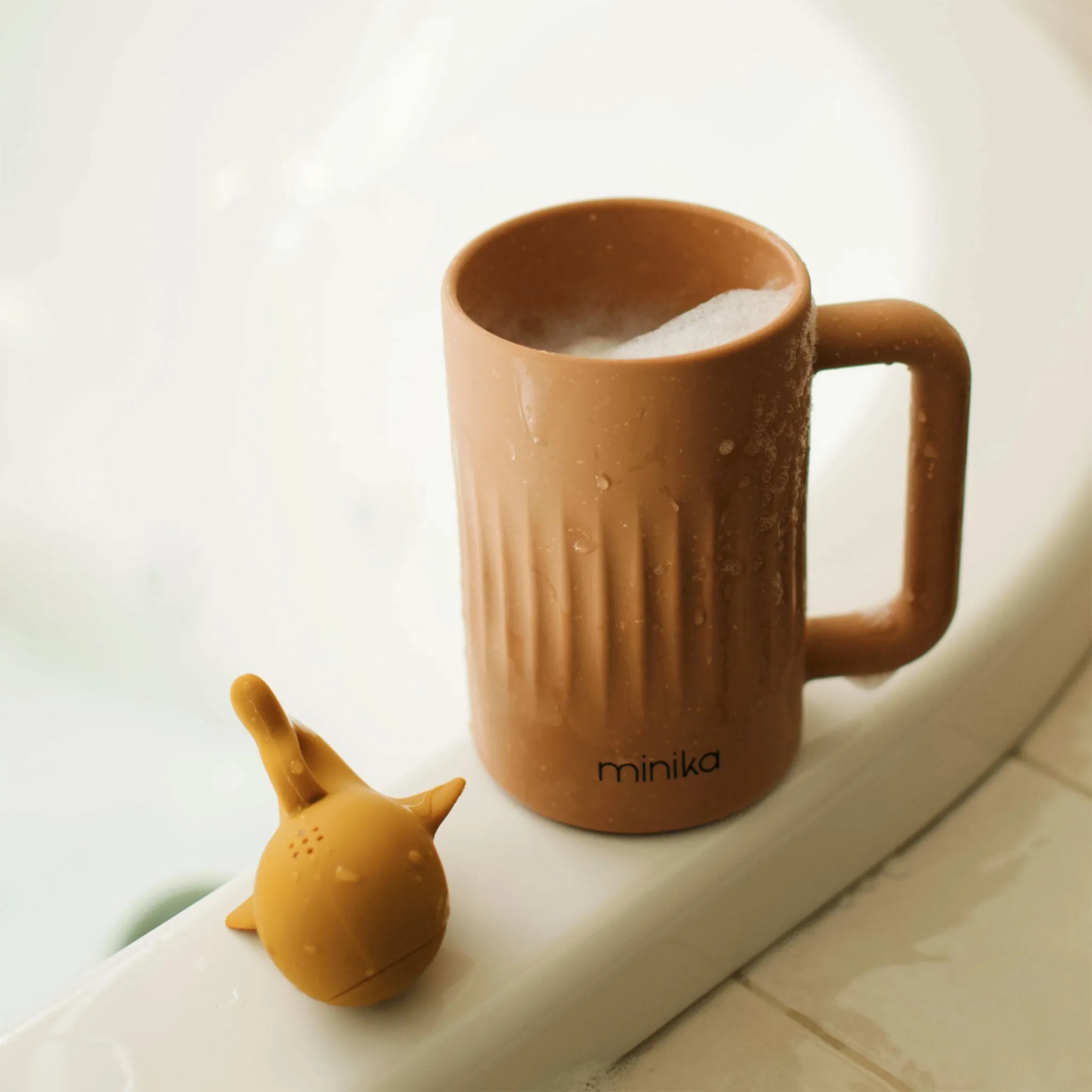 Minika Tasse de Rinçage pour le Bain