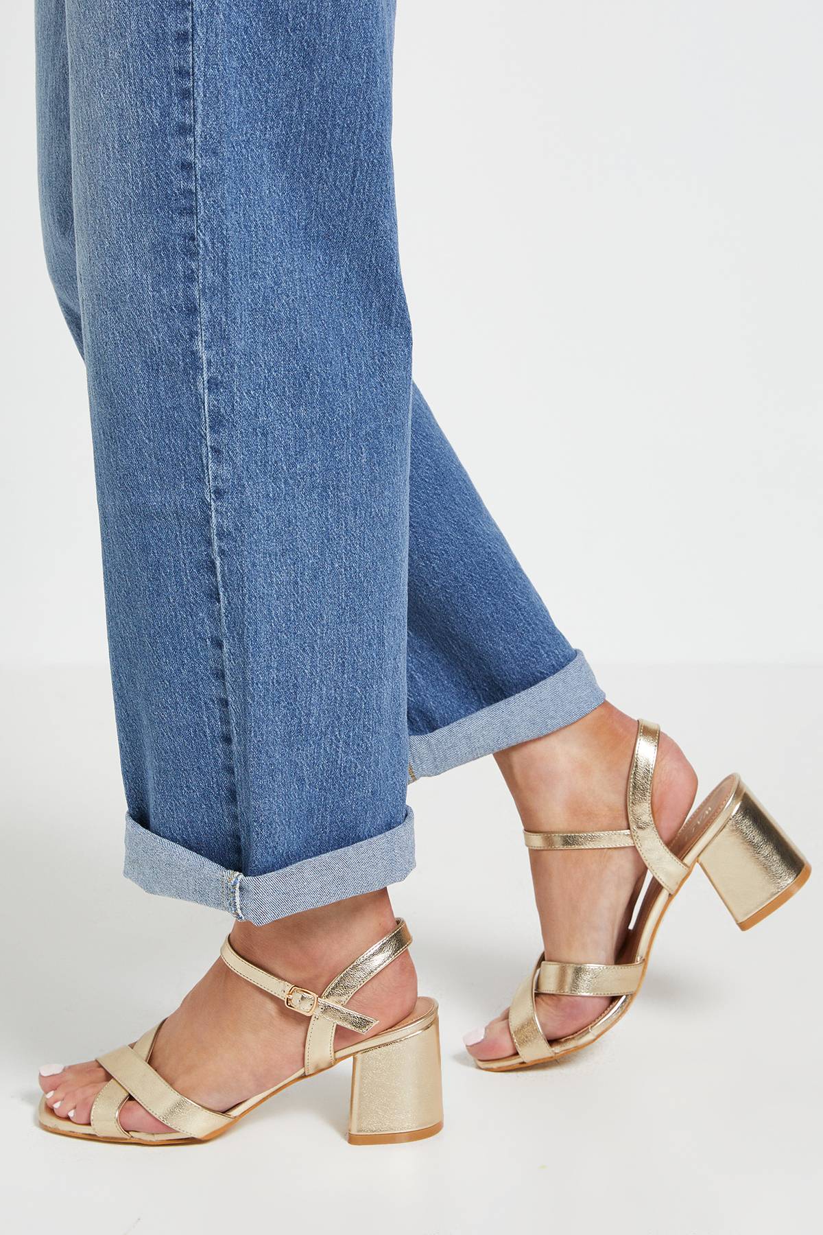 Wallis Sandales À Talons Carrés Moyens Samiyas Coupe Large En Synthétiquecuir Métallisé Avec Brides Croisées