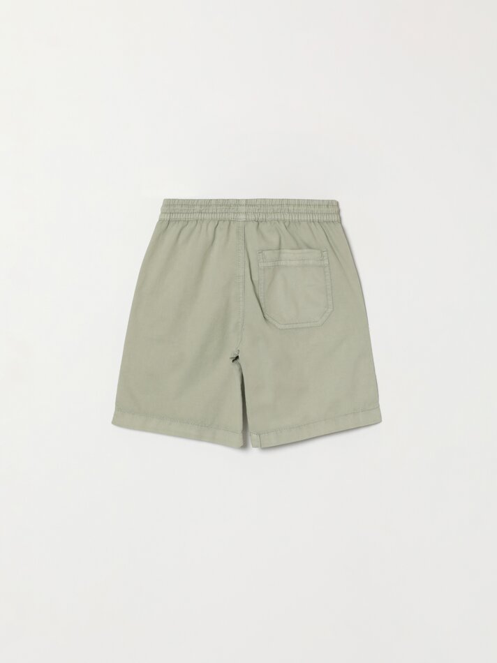 Bermuda jogger com bolsos - Lavagem verde-oliva