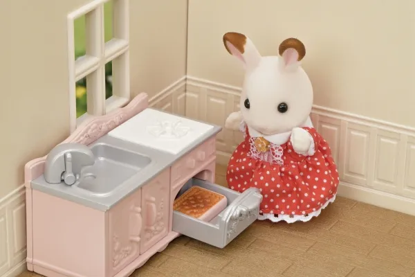Sylvanian Families Red Roof Cosy Cottage Starter Home