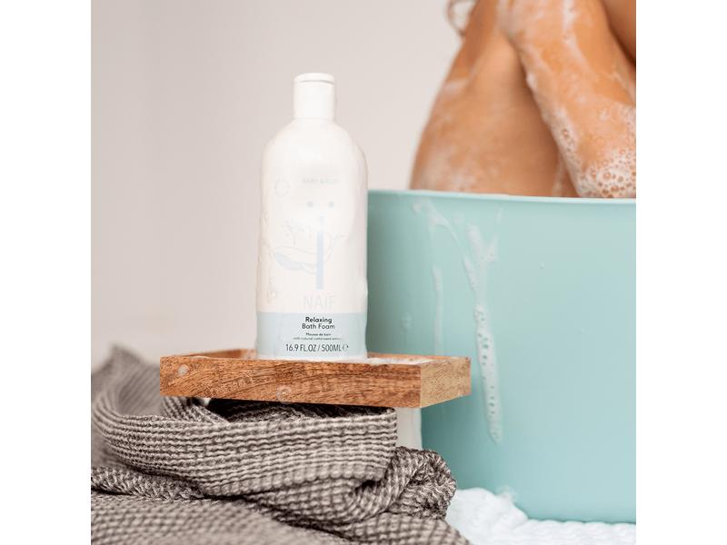 NAÏF Schaumbad Relaxing Bath Foam 500 ml Mildes Baby-Badeschaum für alle Hauttypen
