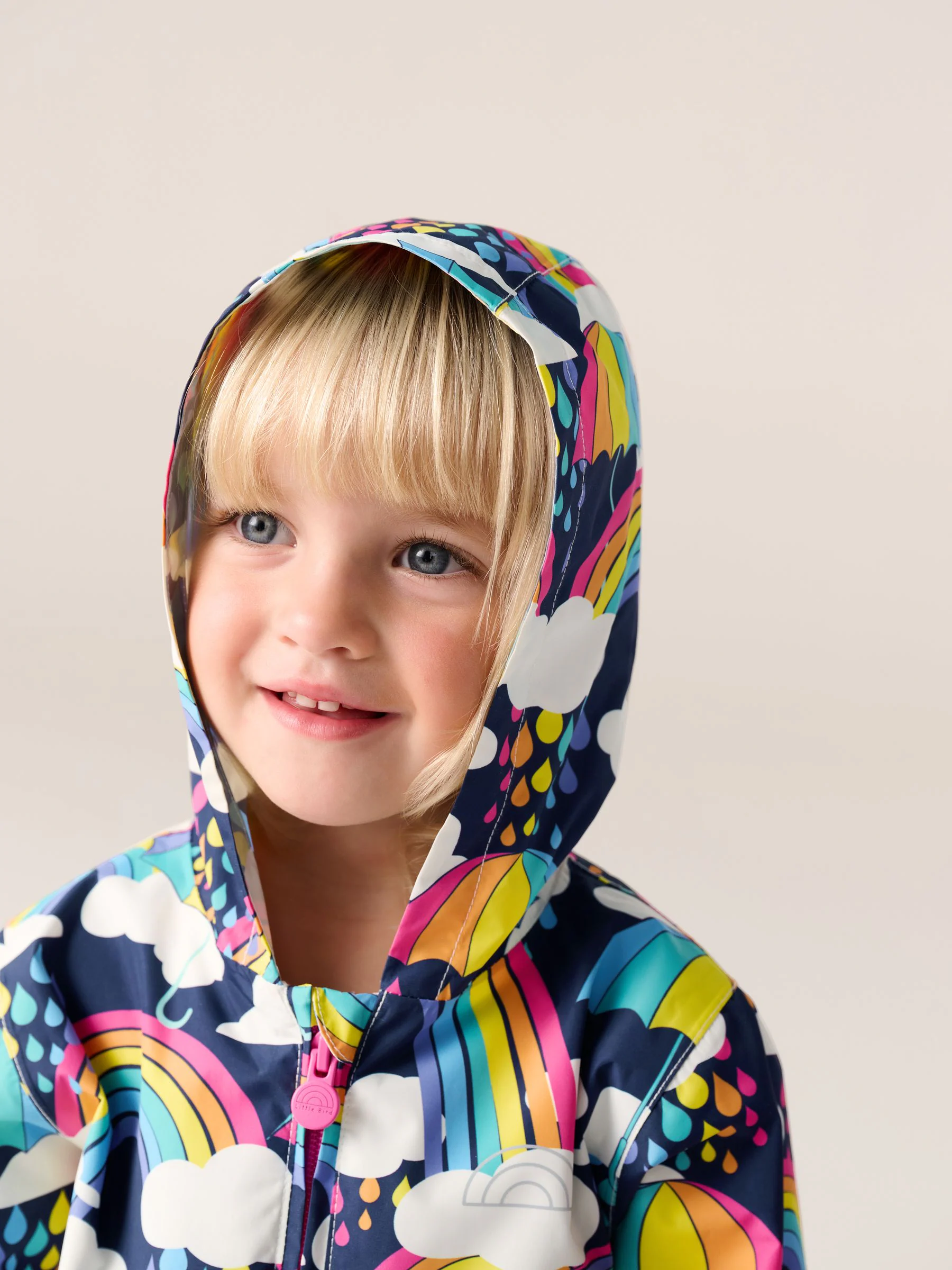 Marineblauw met regenboogprint - Little Bird by Jools Oliver waterdicht regenpak