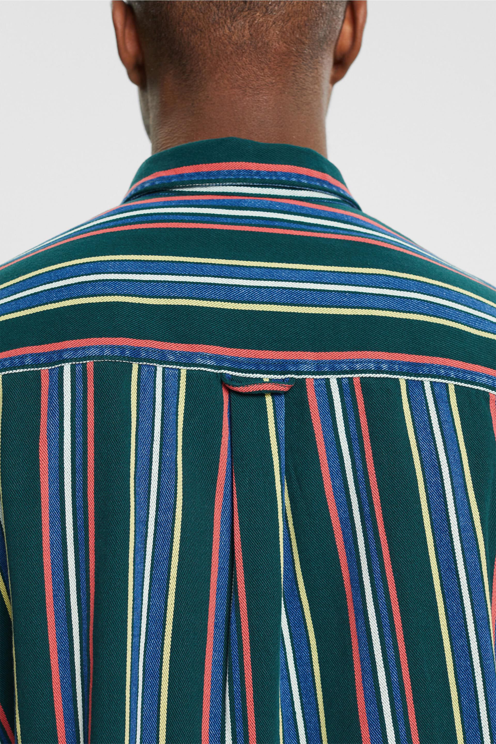 Chemise à col boutonné et rayures horizontales multicolores
