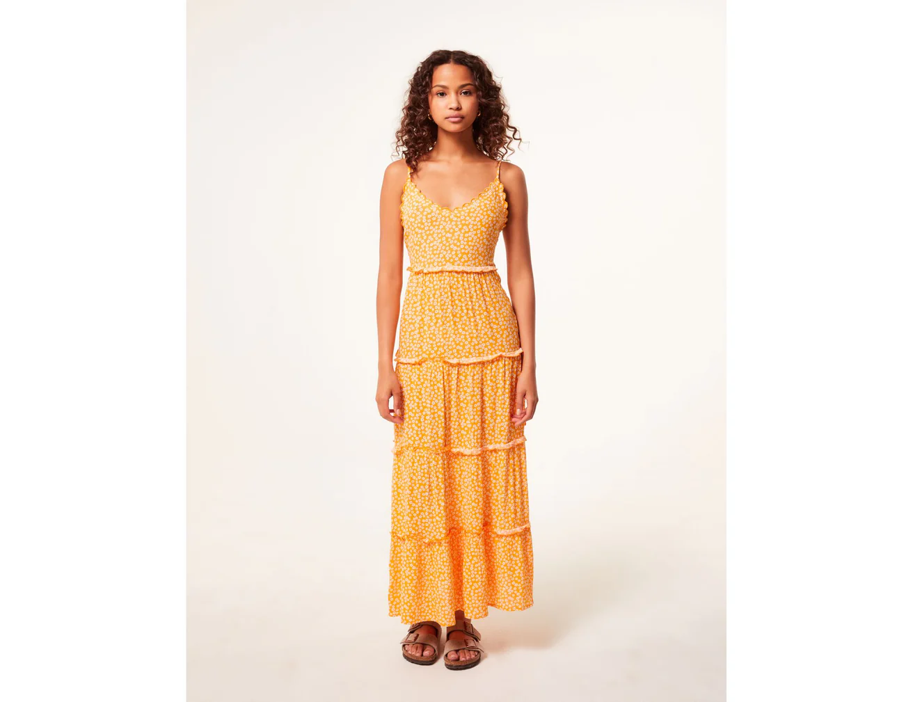 Robe fleurie orange à volants