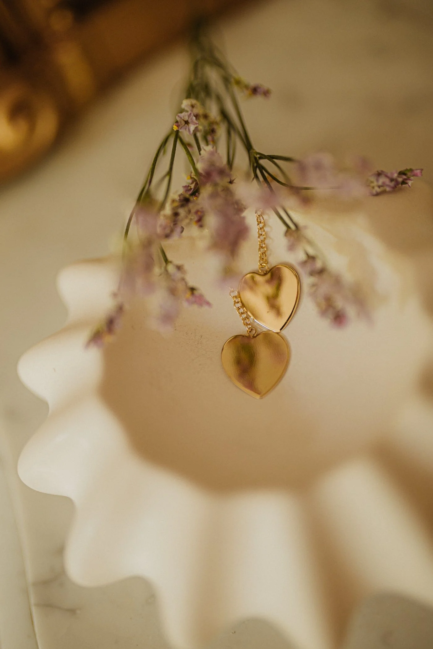APHRODITE - Boucles d'oreilles pendantes coeurs plaqué argent | Doré