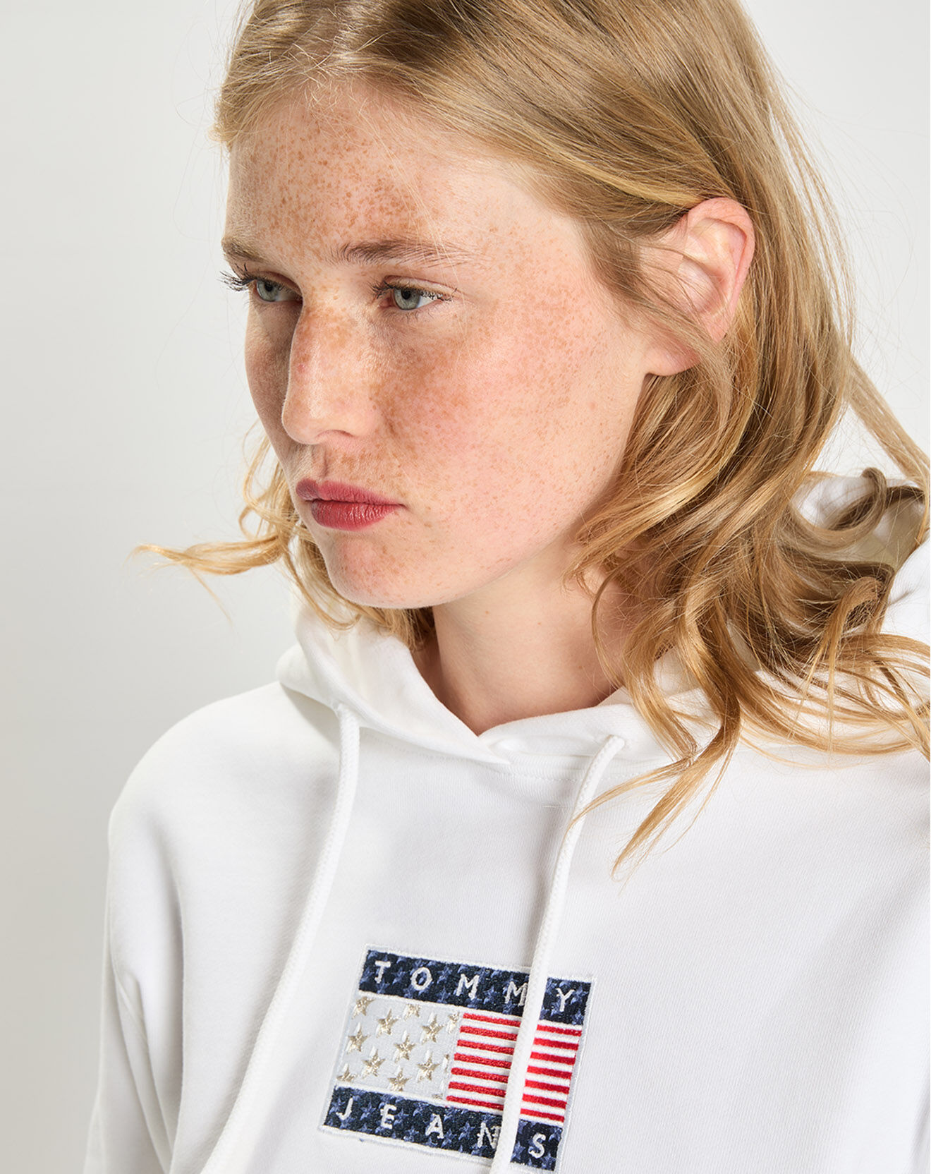 Tommy Jeans Sweat à capuche Crop Flag blanc