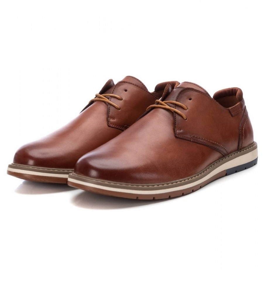 Sapatos de couro Carmela 161113 cor camelo
