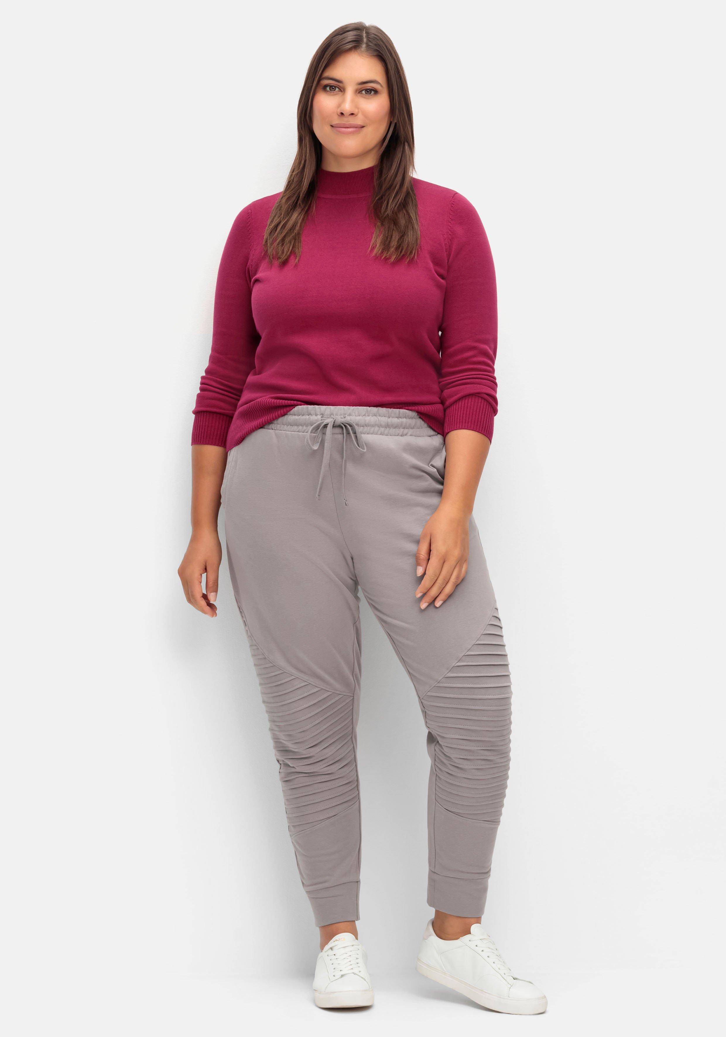 Pullover aus Feinstrick, mit Stehkragen