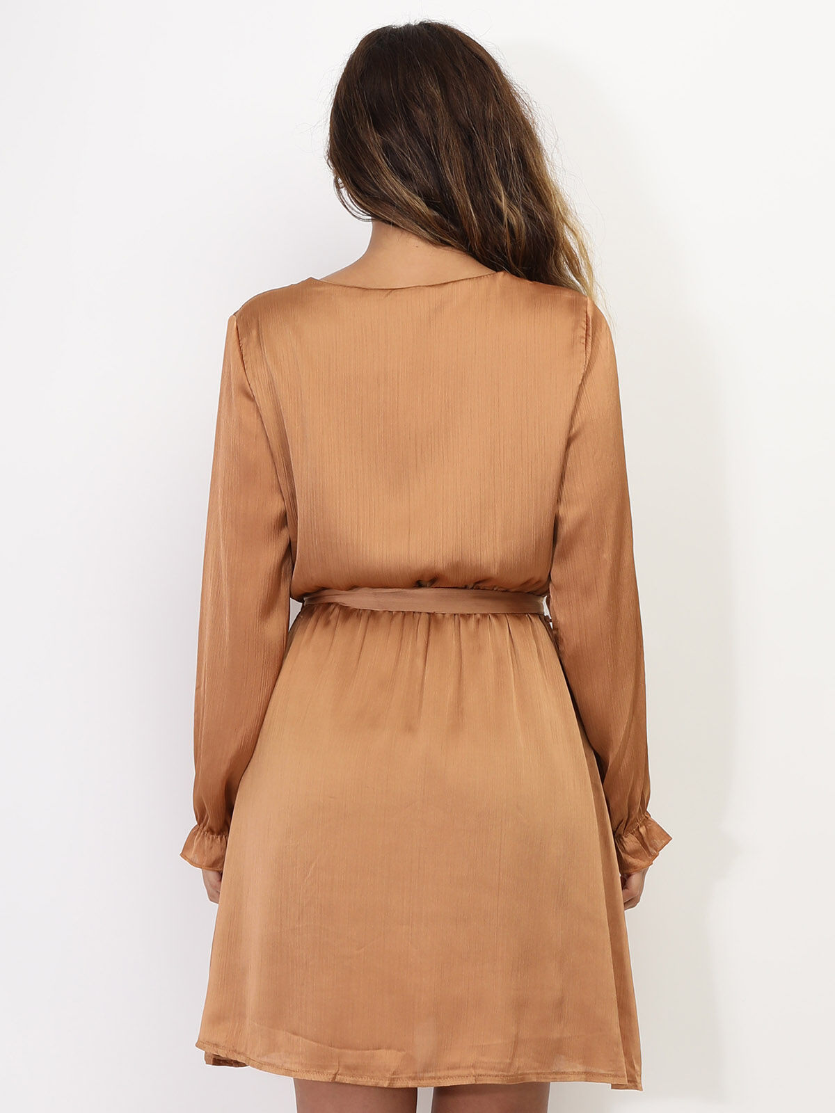 Robe cache-coeur satinée à ceinture- Marron clair