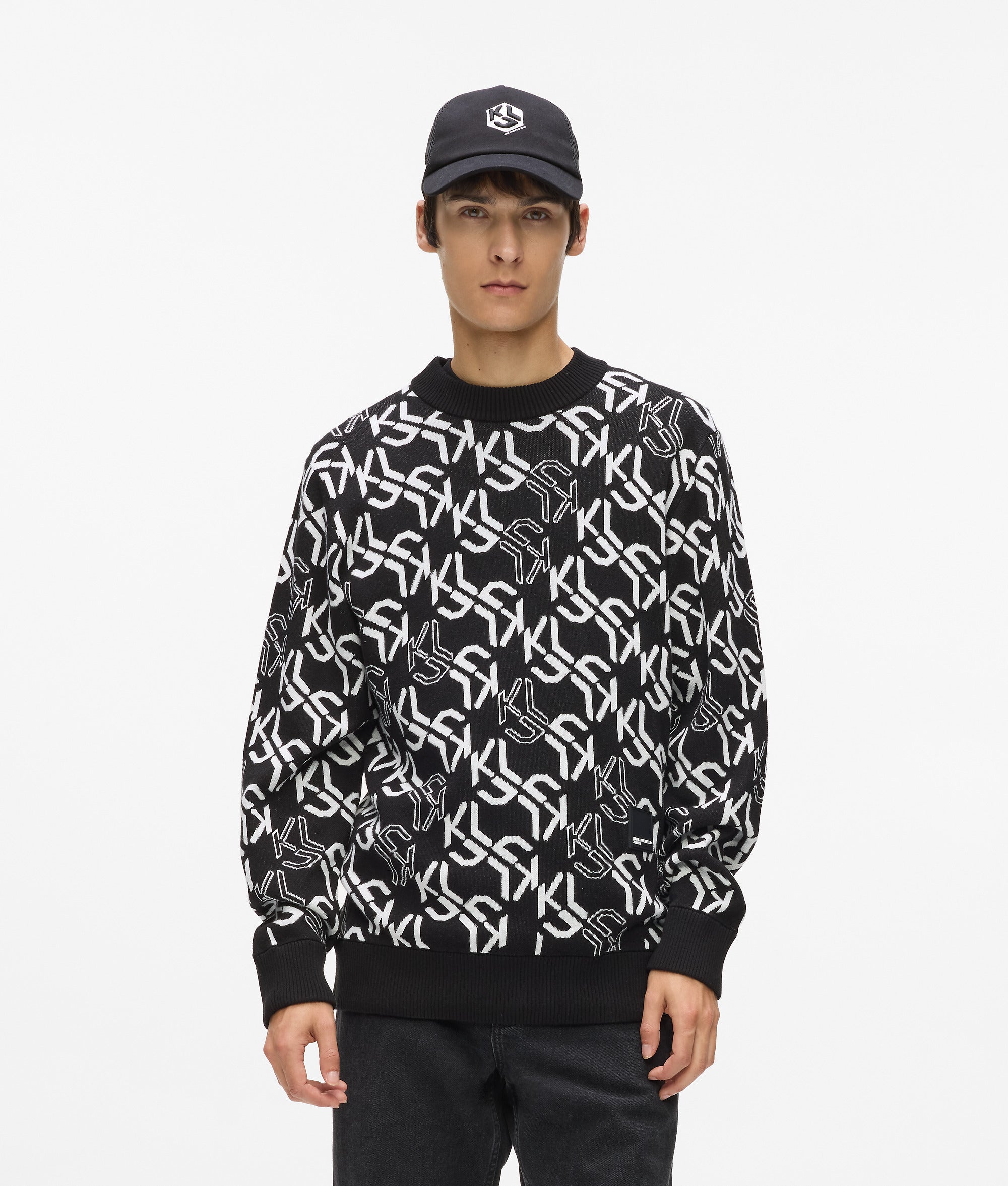 Overal Monogram sweater