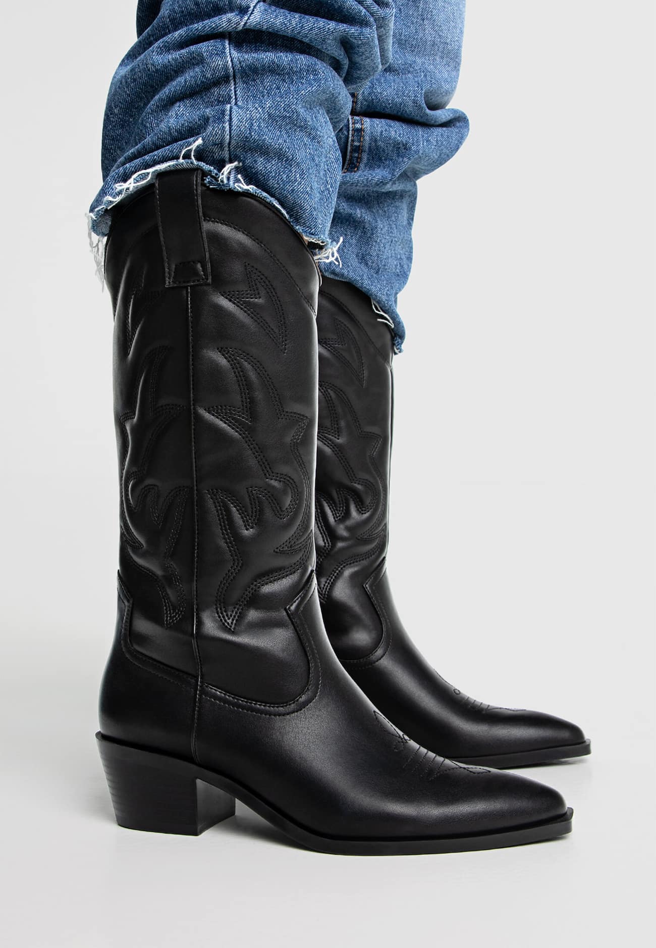 Botas de cowboy com salto alto