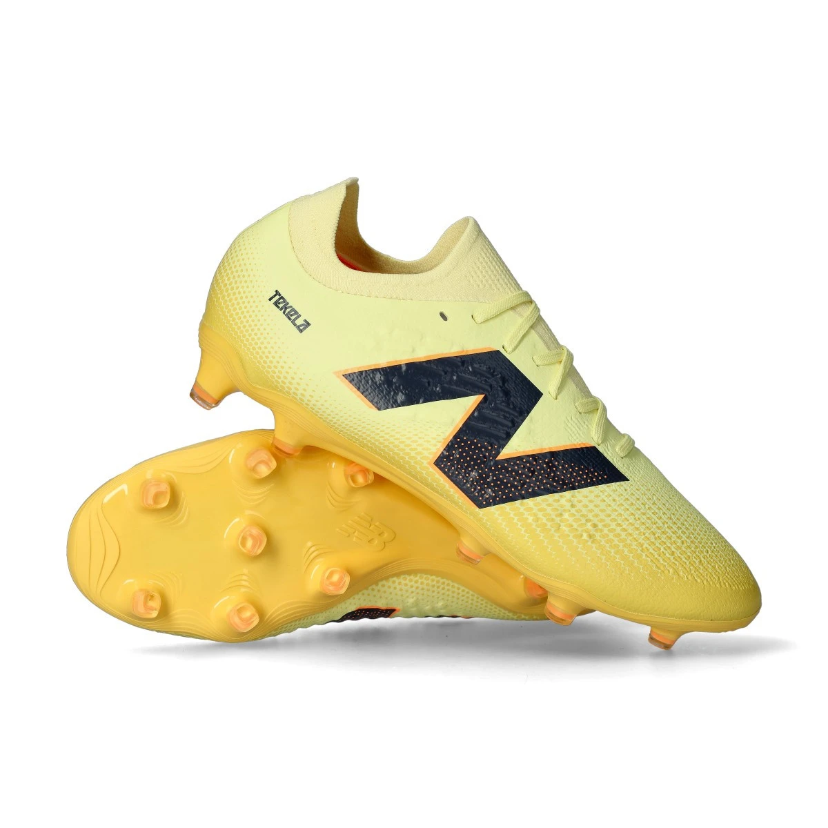 Chuteira New Balance Tekela Magia Low Laced FG V4+