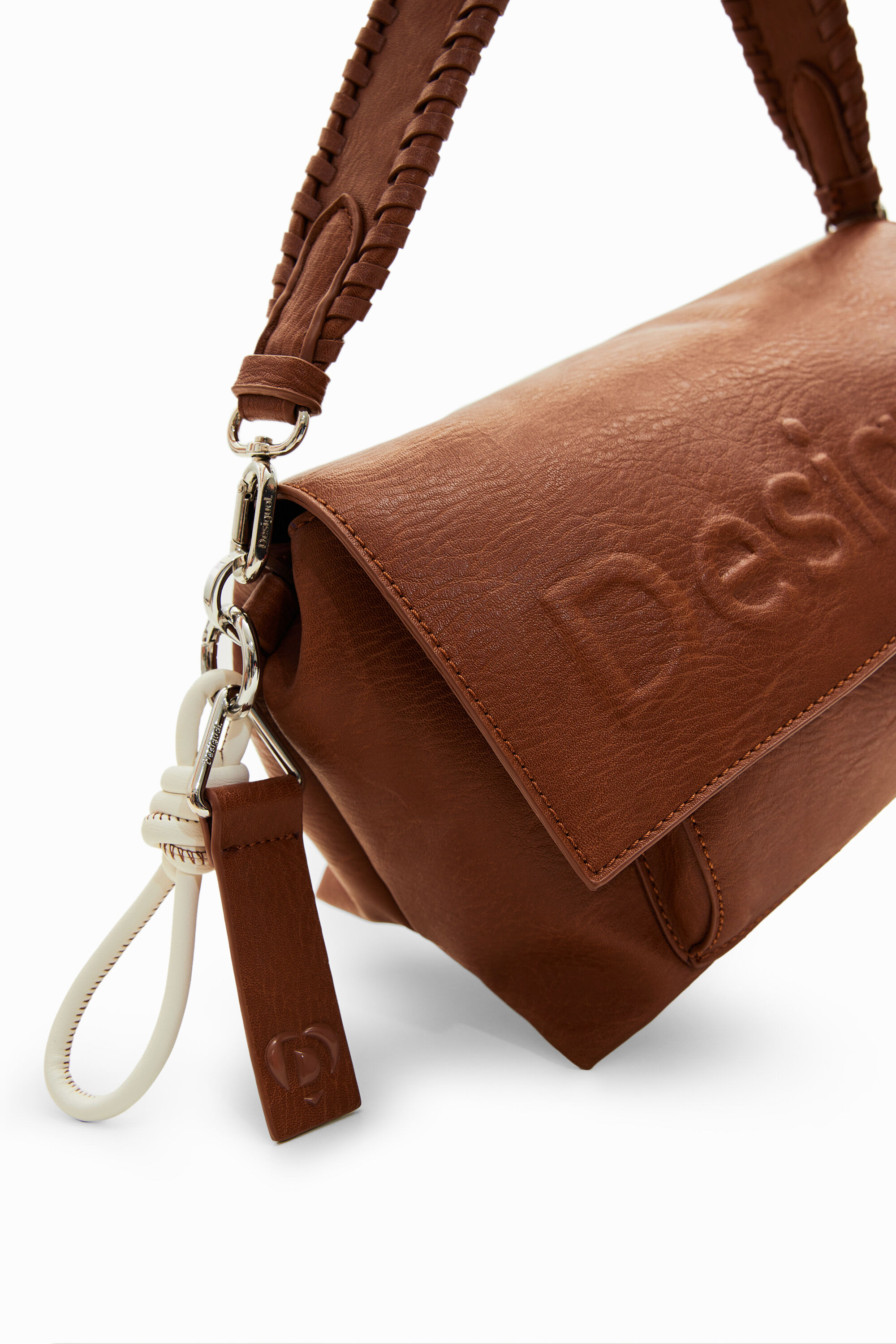 Bolsa de ombro com logotipo M