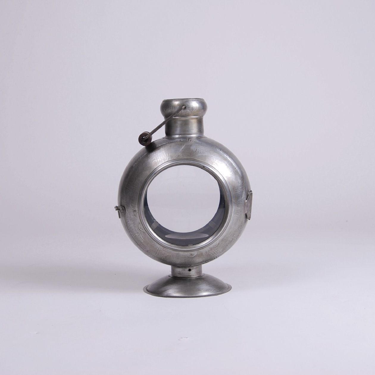 Laterne 'Bullauge', silber, B 23 cm, H 34 cm, L 16 cm von fischer's lagerhaus