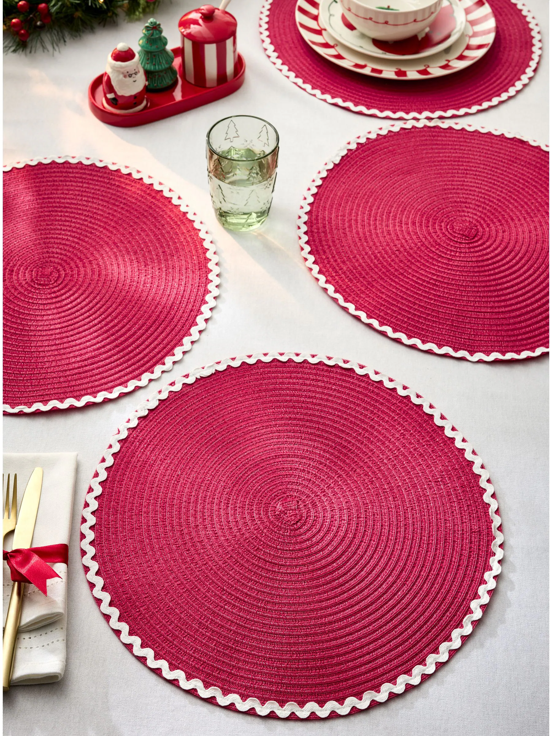Set van 4 placemats met golvende rand