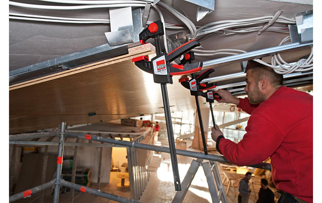 Einhandzwinge EZS15-8 150 x 80 mmEinhandzwinge zum Spannen und Spreizen
