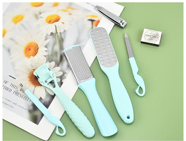 Pedicure-sæt med fodfil, negleklipper og mere