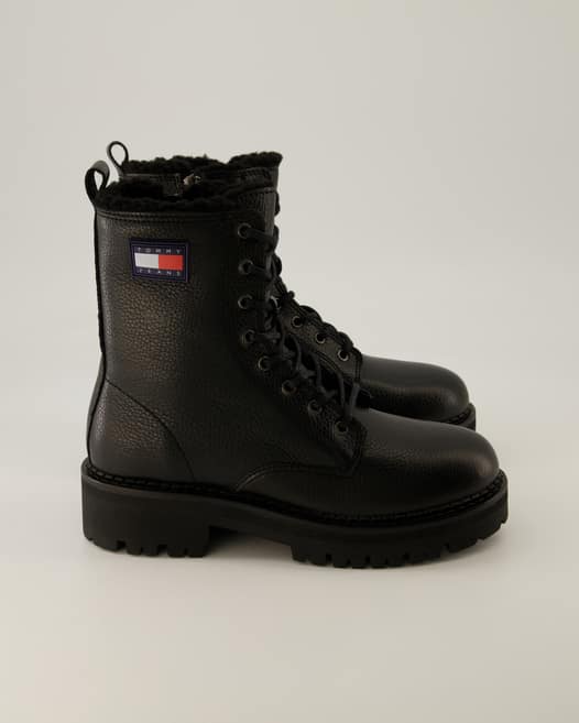Tommy Hilfiger Jeans TJW Urban Boot Tumbled LTR Stiefeletten in Schwarz
