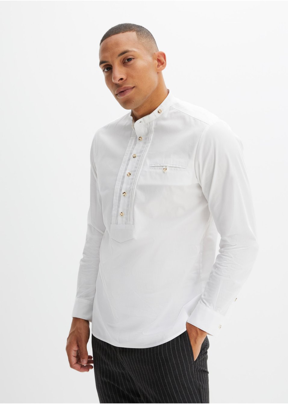Chemise bavaroise avec plis religieuse