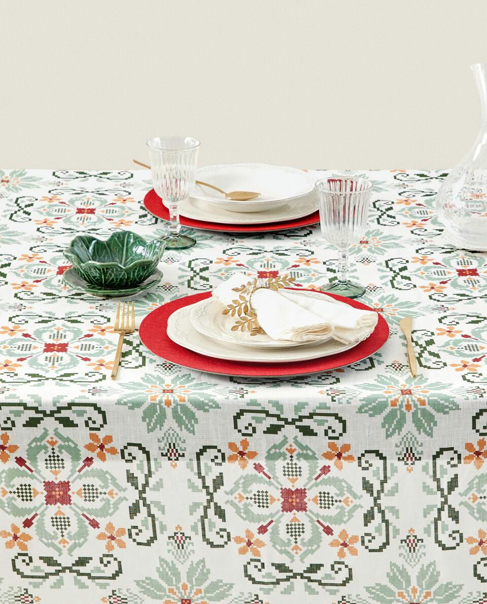 TOALHA DE MESA DE LINHO COM PONTO CRUZ