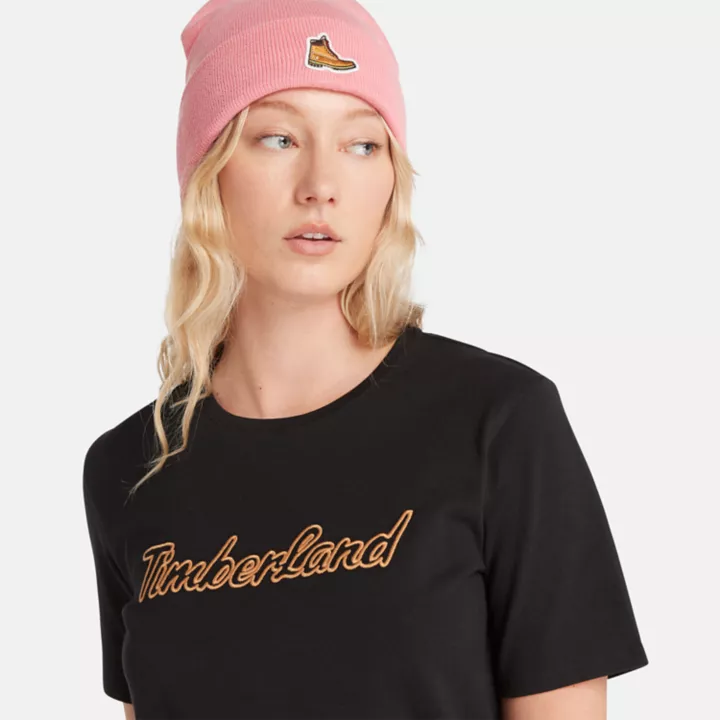 Camiseta feminina preta com logo texturizado.