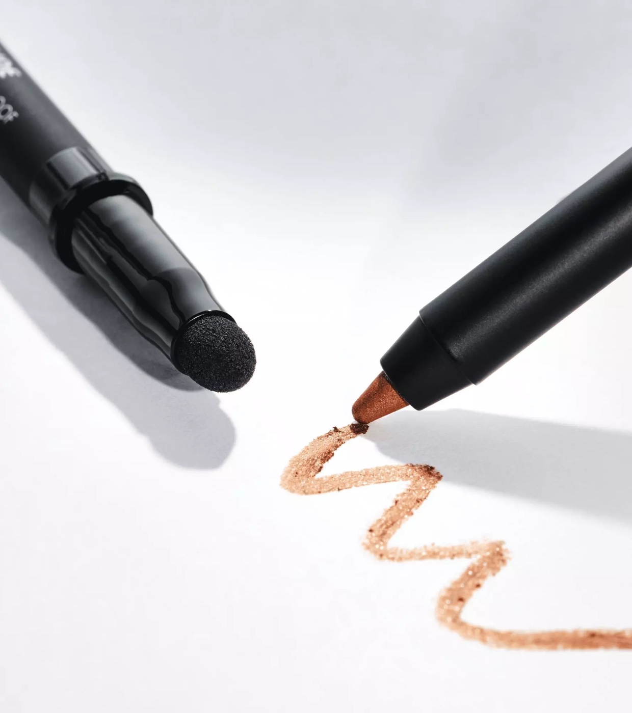 Catrice - Delineador Jewel Glide Effect - 020: Amber Glow