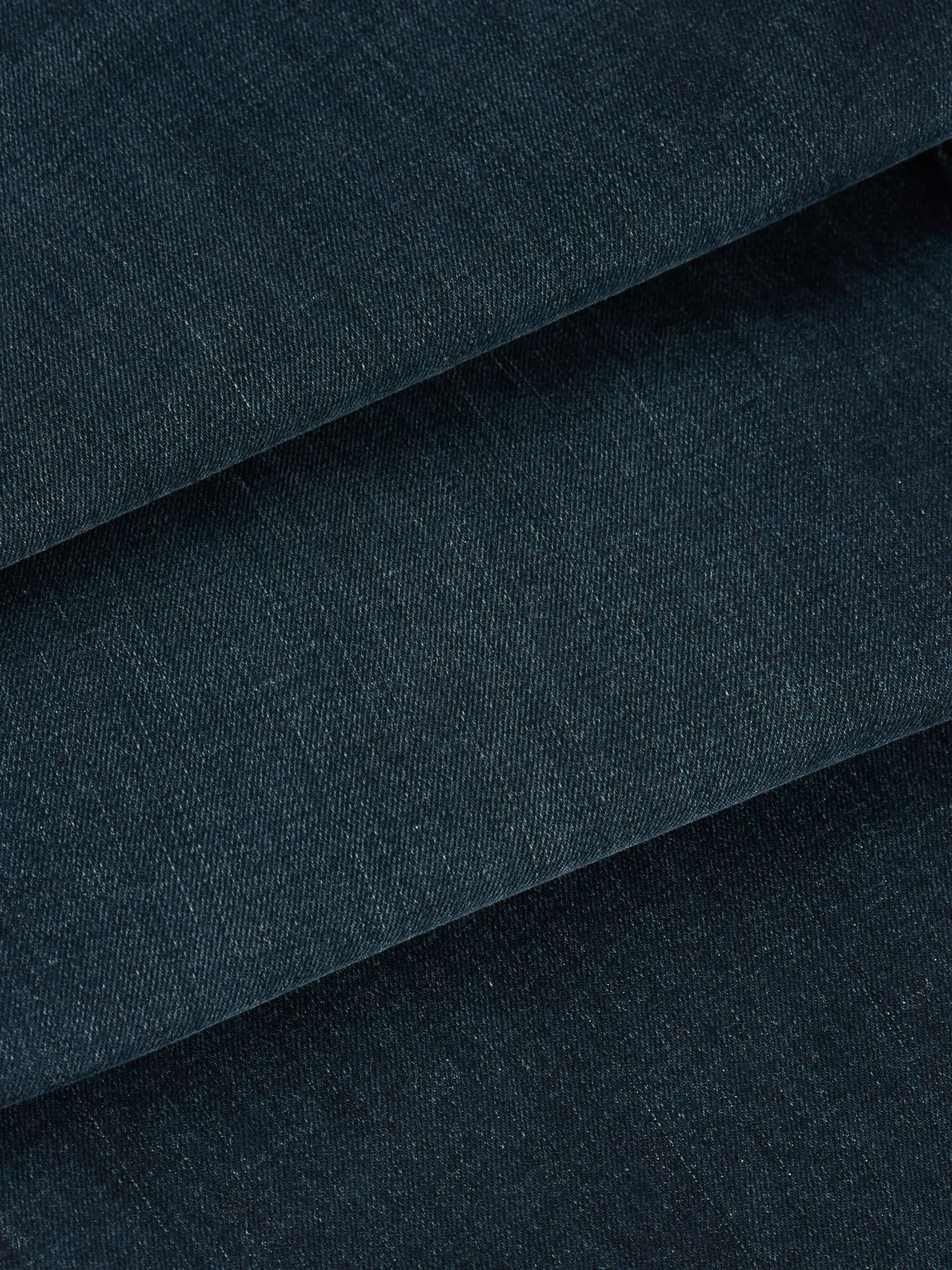 Donkerblauwe wassing - Rechte, klassieke jeans met stretch