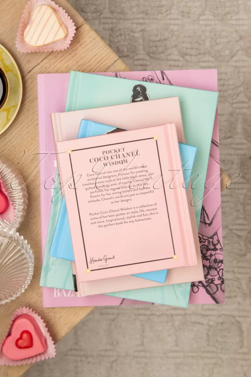 Fashion, Books & More Pocket Coco Chanel wijsheid