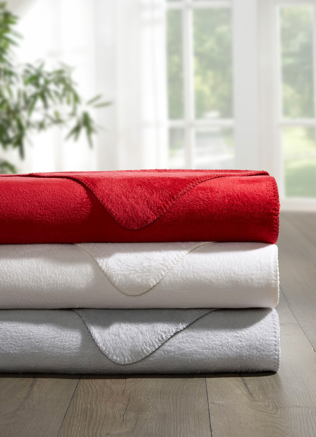 Wohndecke mit Festonstich-Einfassung