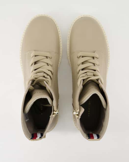 Tommy Hilfiger Chic Mid Heel Leather Lace-up Stiefeletten in Beige
