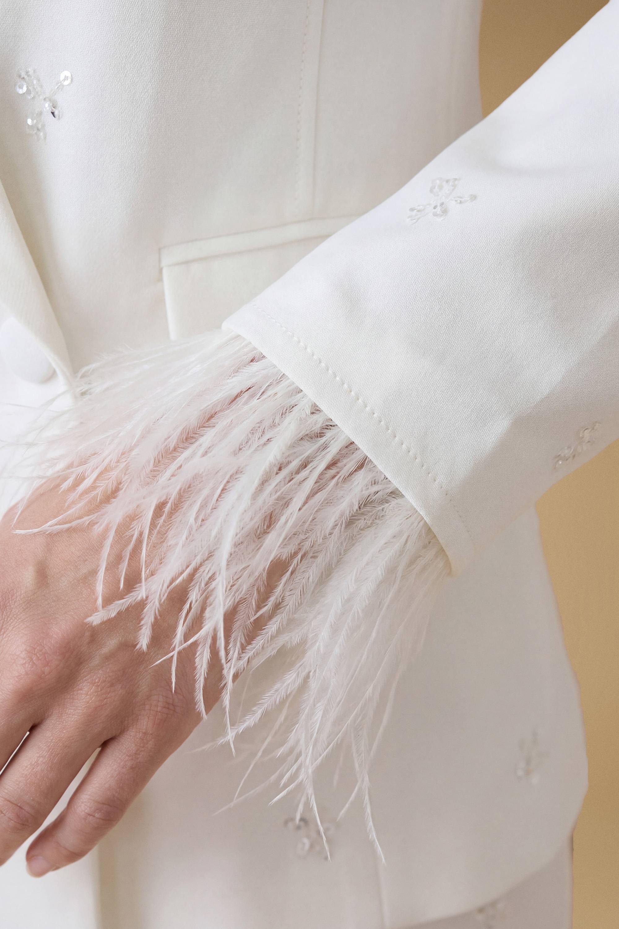 Oasis Blazer Orné De Bijoux Avec Manchettes En Plumes De Poule