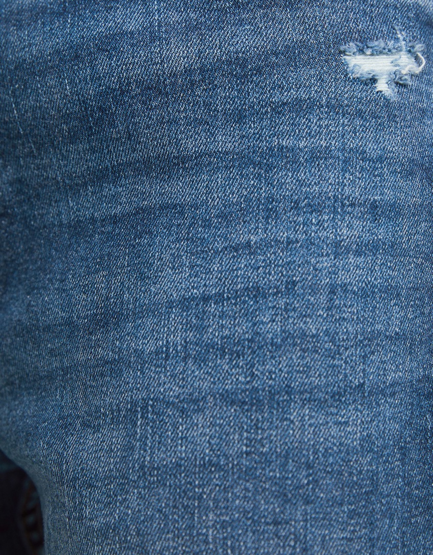 calça jeans cenoura rasgada