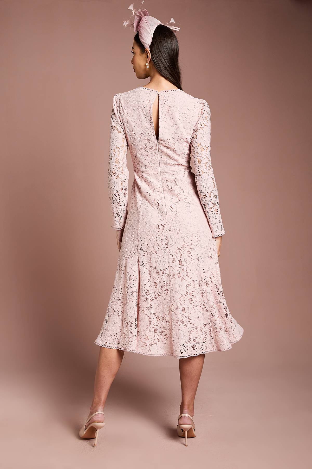 Coast Robe Lisa Tan en Dentelle à Jupe Évasée avec Godets en Georgette