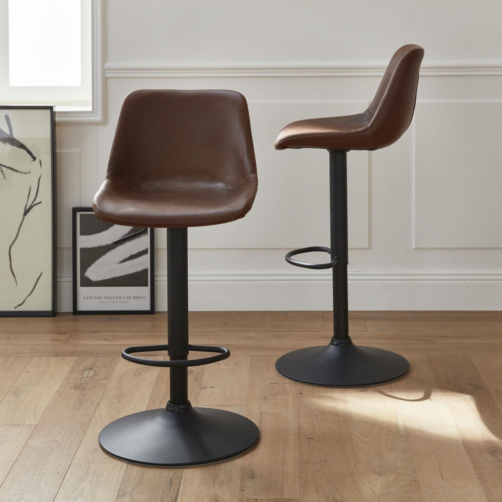 Lot de 2 tabourets de bar réglables - noah - simili cuir marron - hauteur réglable 60.5/81.5cm. Repose-pieds