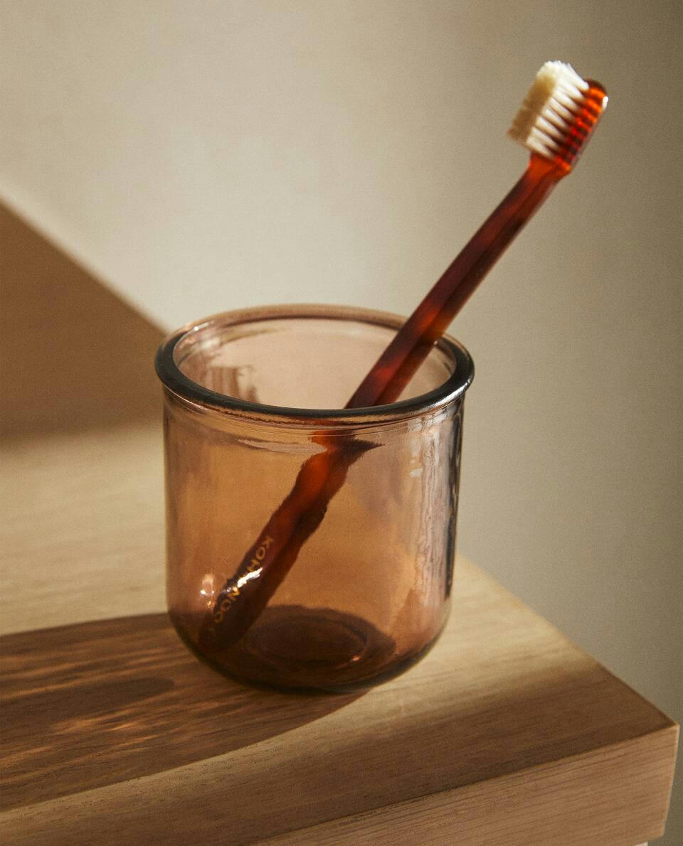 Conjunto de banheiro em vidro caramelo