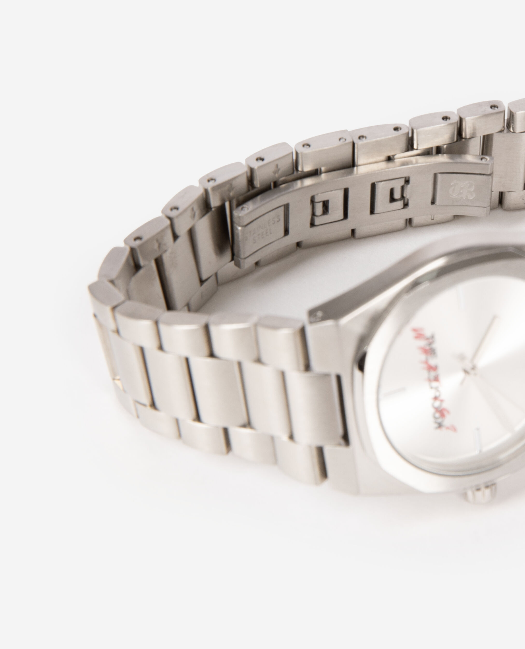 Montre What is argentée