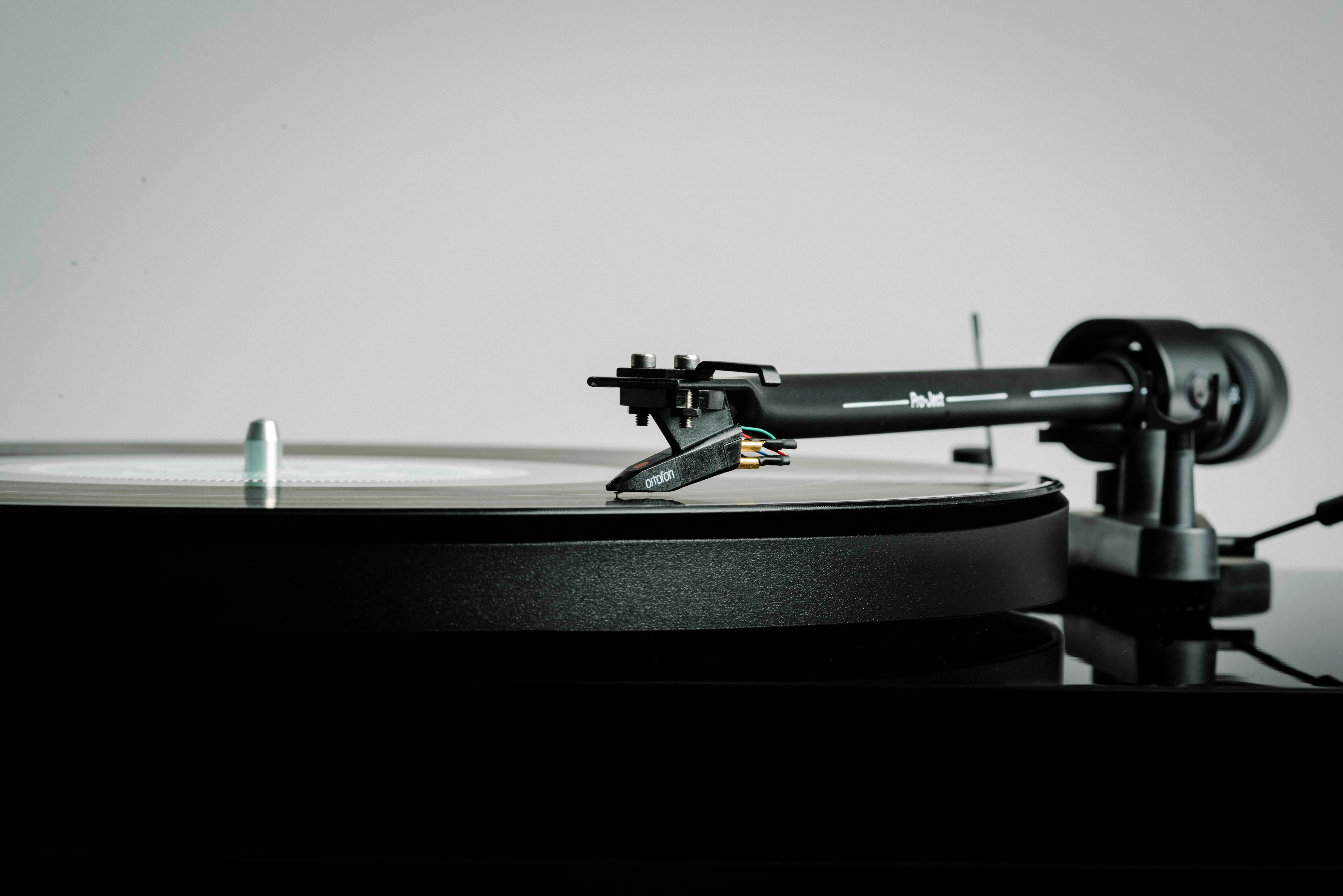Pro-Ject Debut III Référence Noir Laqué Platines vinyle hi-fi