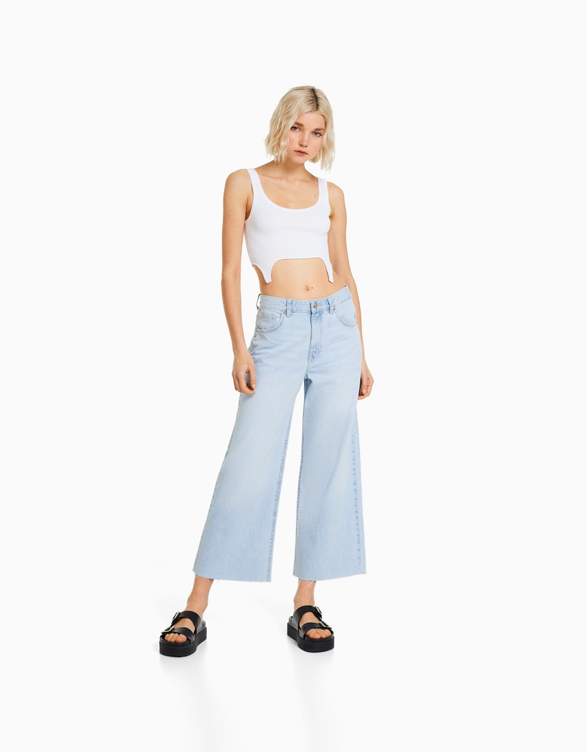 calças jeans cropped de perna larga