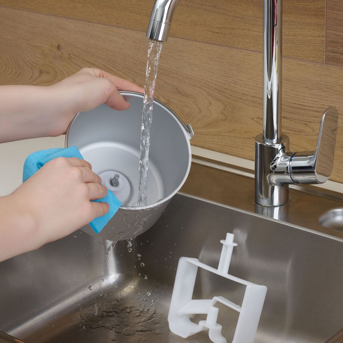 Iskremmaskin med kompressor + 2 iskremskåler, 2 liter