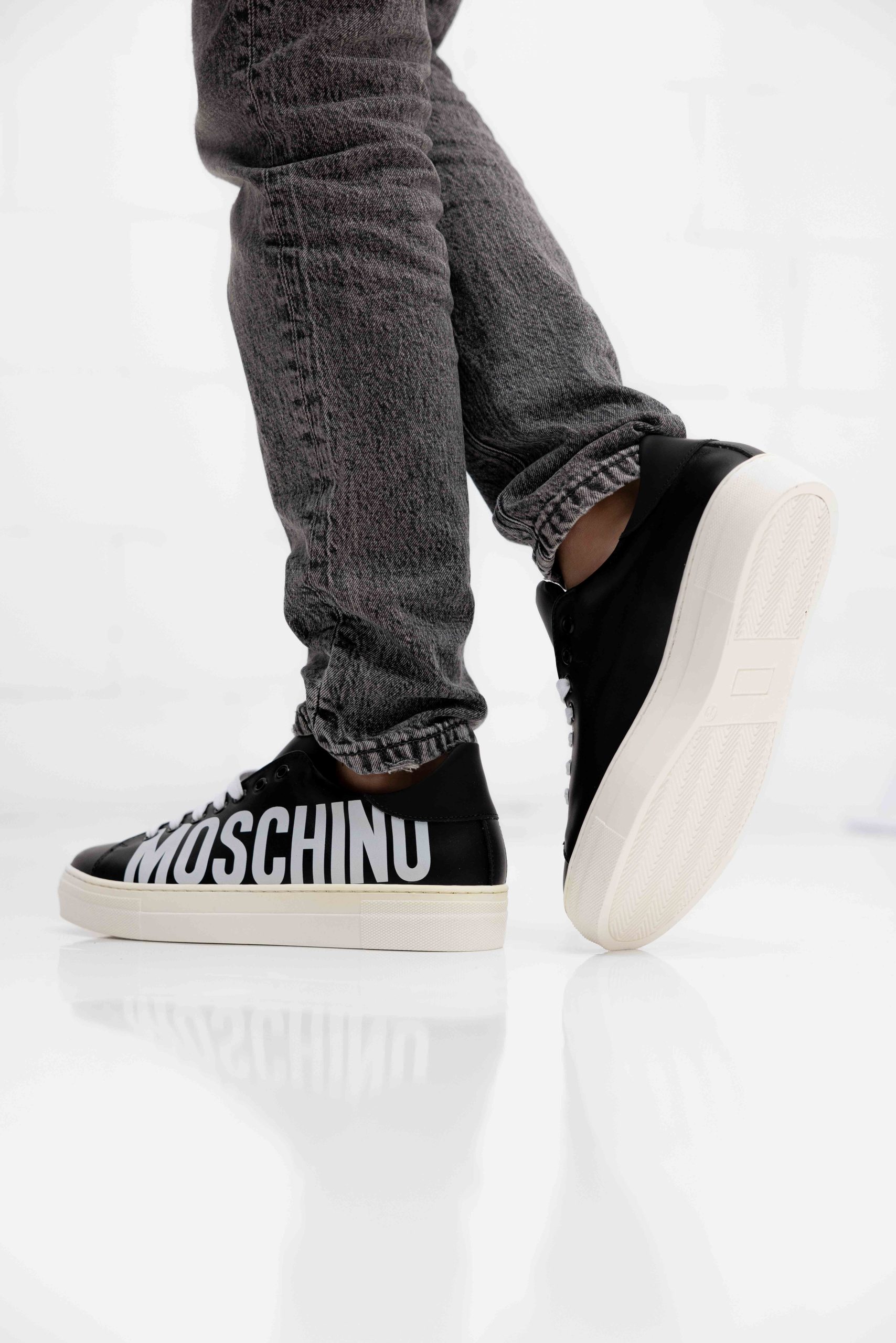 Moschino 77424 Sneakers Kids Zwart/Wit